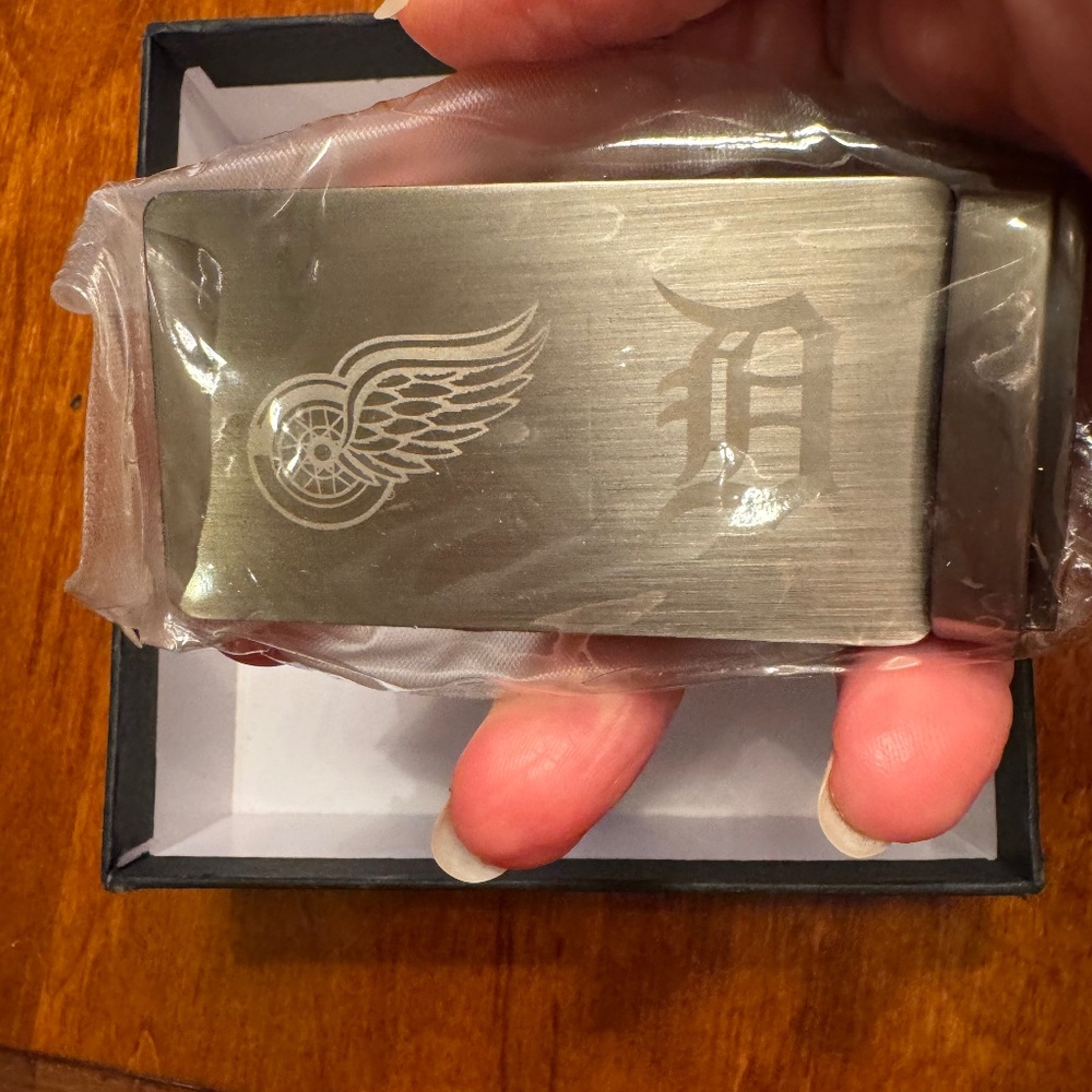 Detroit Red Wings/Detroit Tigers Men's leather belt NEW